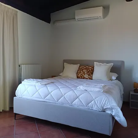 Alloggio per agriturismo Calice Dei Cherubini Montecalvo Versiggia